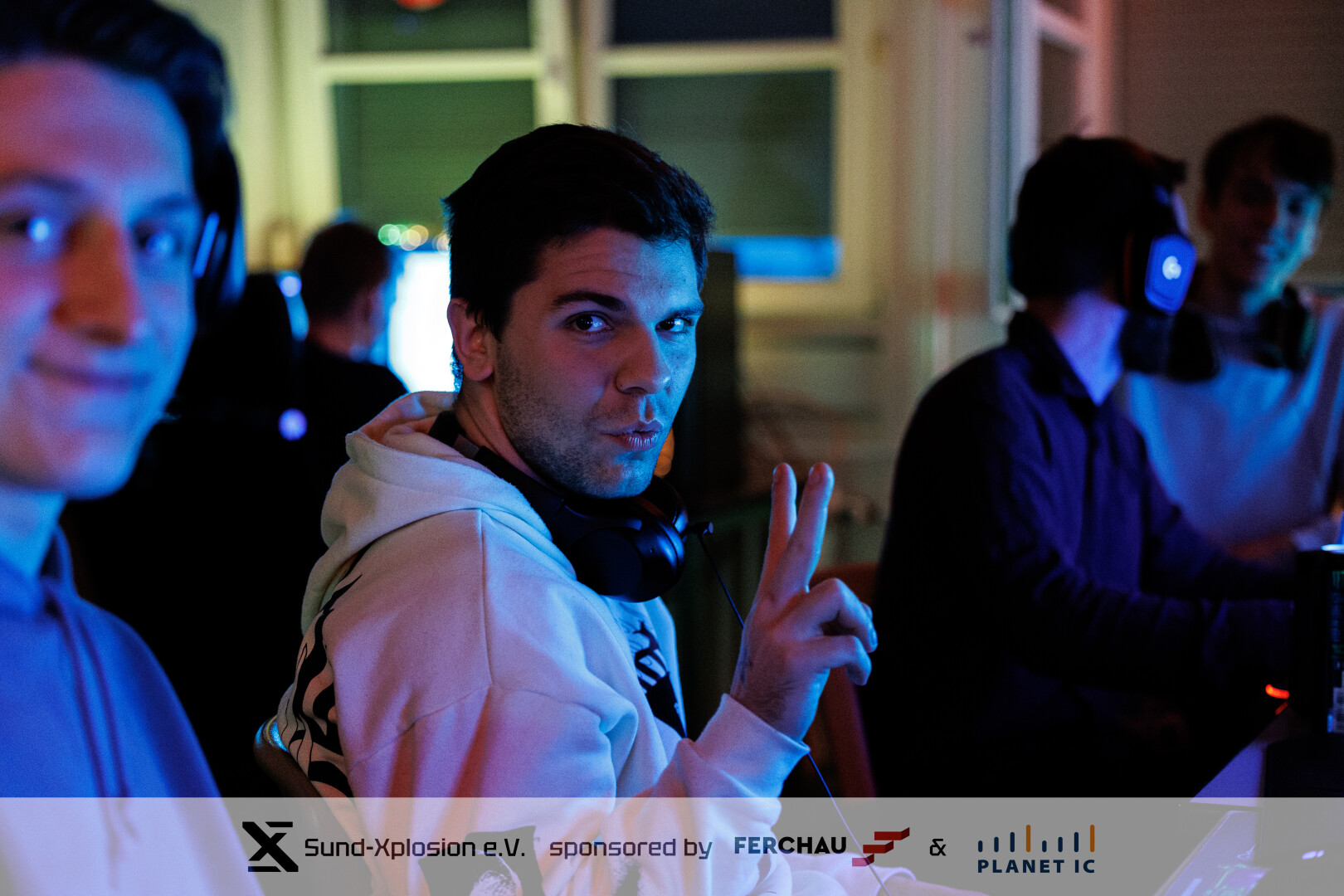 SX-LAN27_Banner50-32.jpg